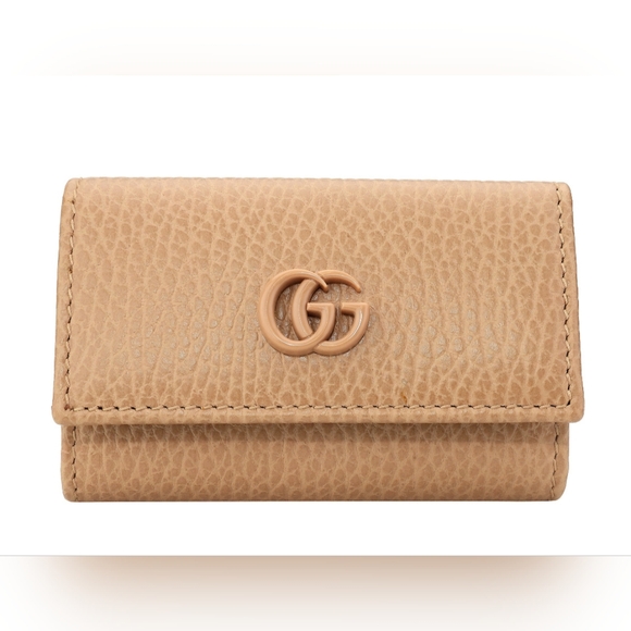 【GUCCI】GG Marmont Leather Flap Key Case Good Taupe Pre-loved GUCCI GG Marmont Leather Mini Shoulder Bag, Taupe